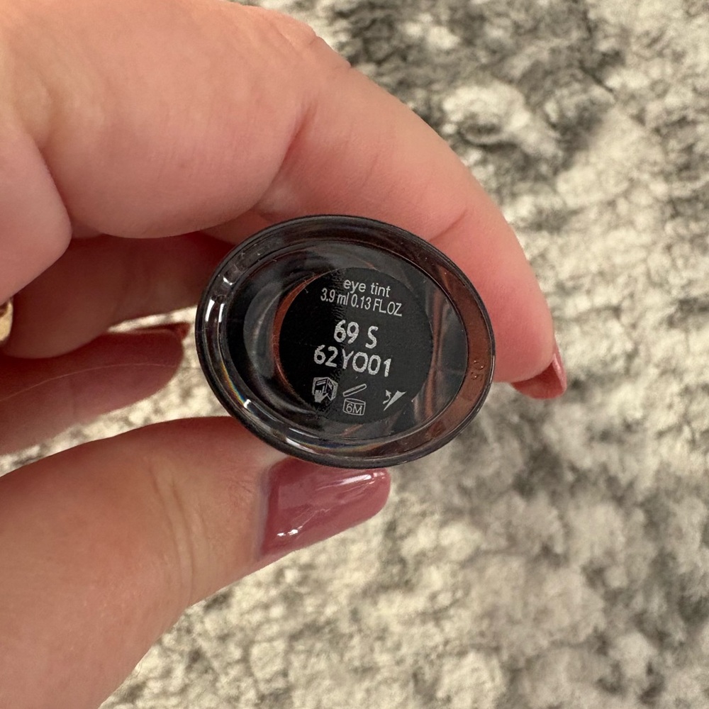 3/$50 Giorgio Armani Shimmering Copper eye tint. 69 S - Picture 3 of 7